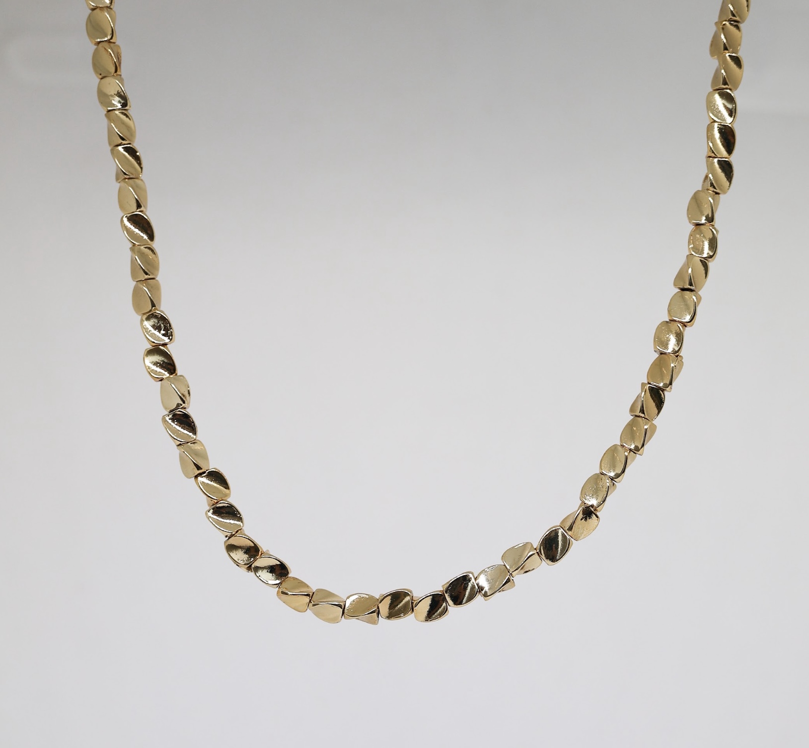 Plaka Gold Burgu Kolye